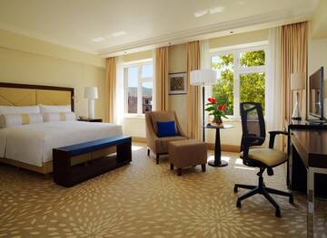 Улучшенный номер Делюкс с 1 кроватью размера «king-size» в Отеле Armenia Marriott Hotel Yerevan